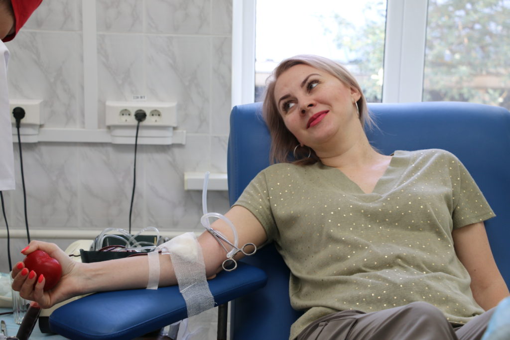 Донор крови краснодар. Станция переливания крови Краснодар. Станция переливания крови Ставрополь. Работники Сургутской станции переливания крови.